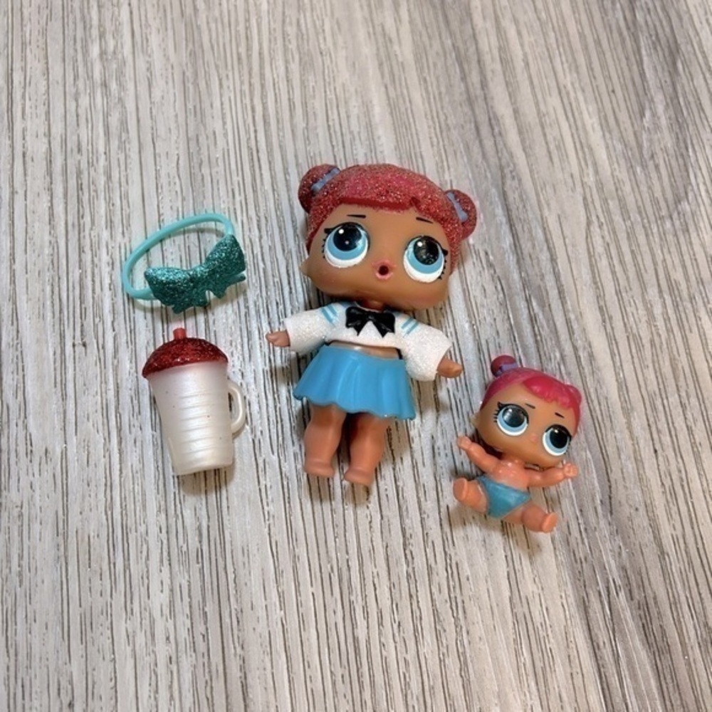 LOL Surprise!Glitter Teachers Pet Big Sister & Little Sister dolls & accessories